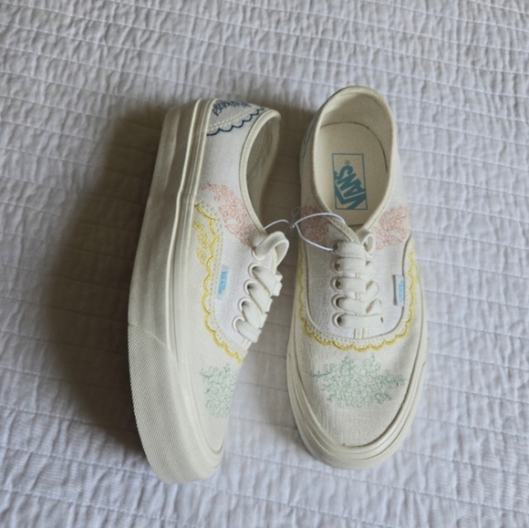 Vans Shoes - Vans Era Embroidered Floral White Women 8.5 New No Box 022026